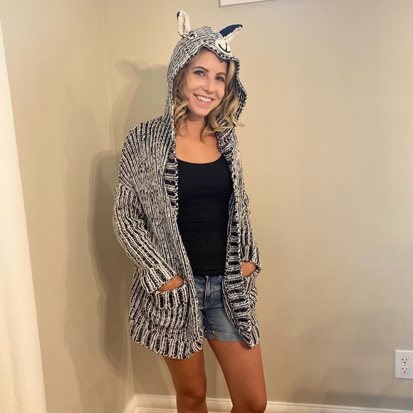 Love & Liberty Cute Animal Hooded Sweater - Picture 15 of 15